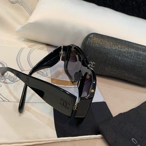 CHANEL sunglasses with box